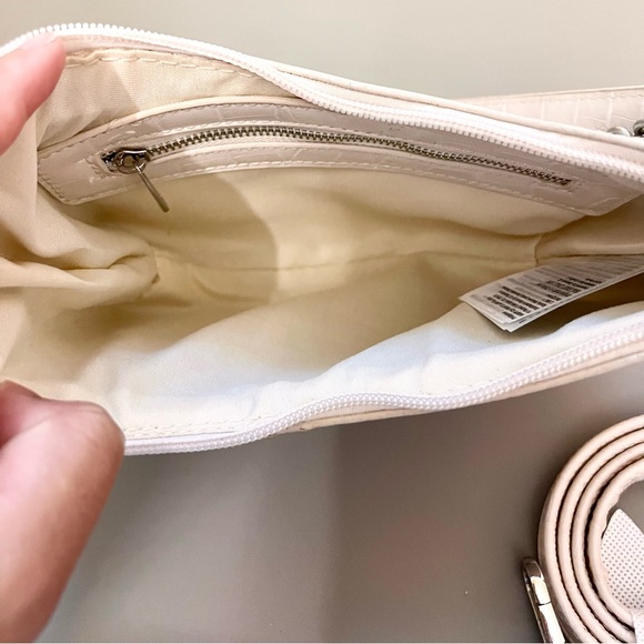 Cotton On Croc Crossbody Bag - Picture 3 of 5